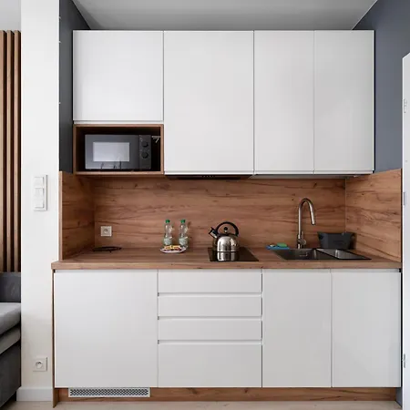 Fabryczna Harmony By Bookinghost